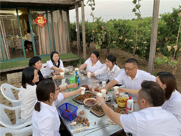 1622513043193775.jpg 今世康公司櫻桃采摘自助燒烤團(tuán)建活動(dòng)12.jpg