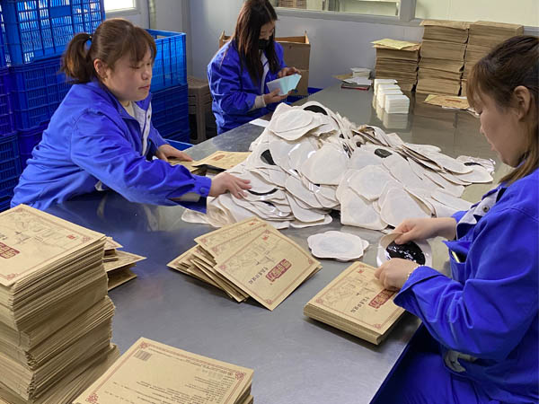 膏貼代加工外用貼劑市場(chǎng)好做嗎？膏藥加工生產(chǎn)廠家分析幾點(diǎn)